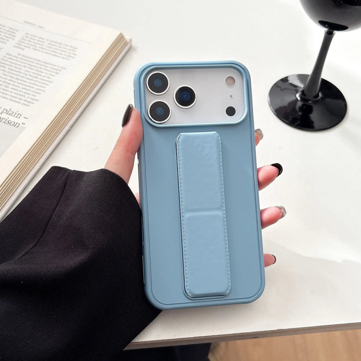 For iPhone 15 14 13 12 17 Pro Max 16 Plus Magnetic Stand Case for iPhone 14 Pro 아이폰 케이스 11 מגן לאייפון Wrist Str