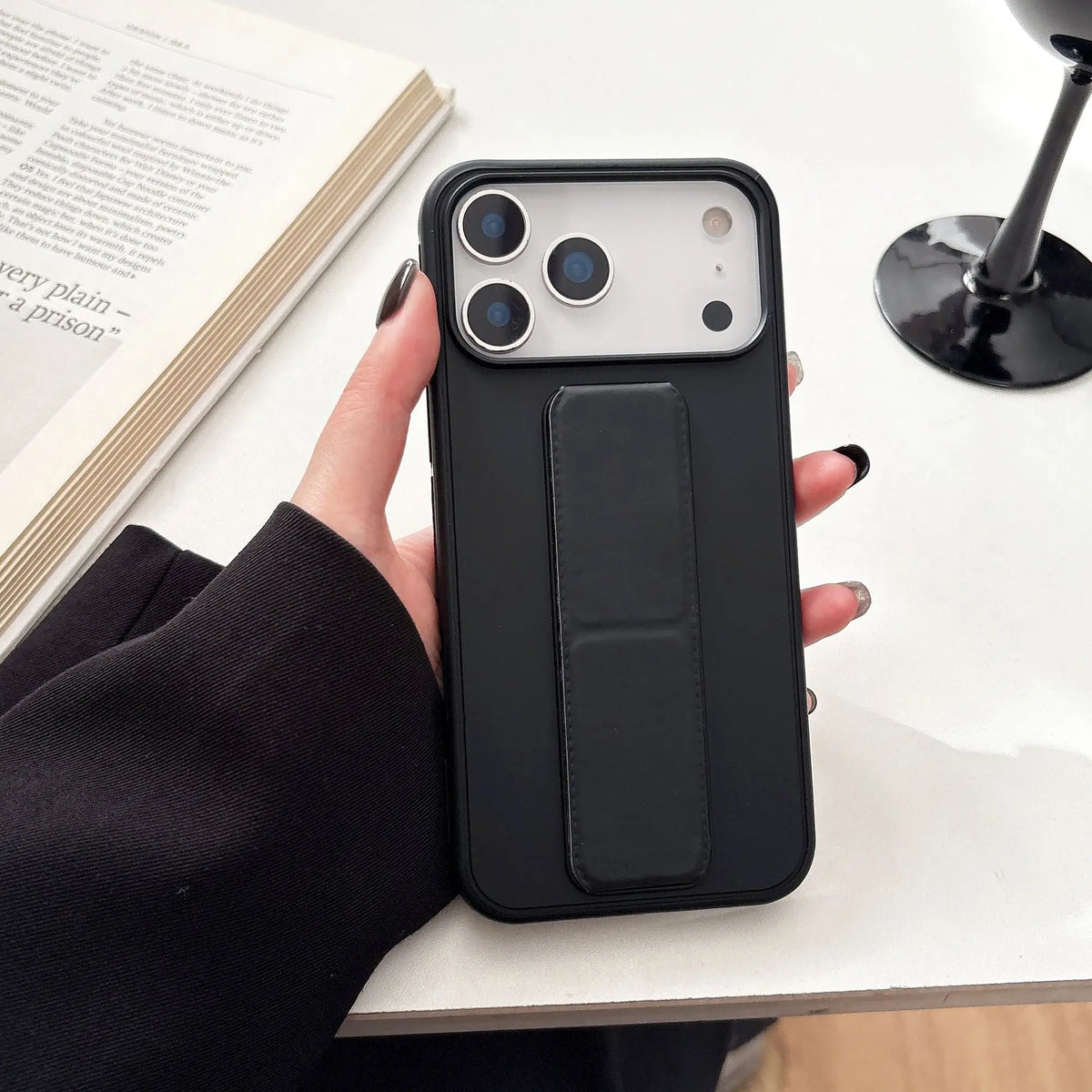 For iPhone 15 14 13 12 17 Pro Max 16 Plus Magnetic Stand Case for iPhone 14 Pro 아이폰 케이스 11 מגן לאייפון Wrist Str